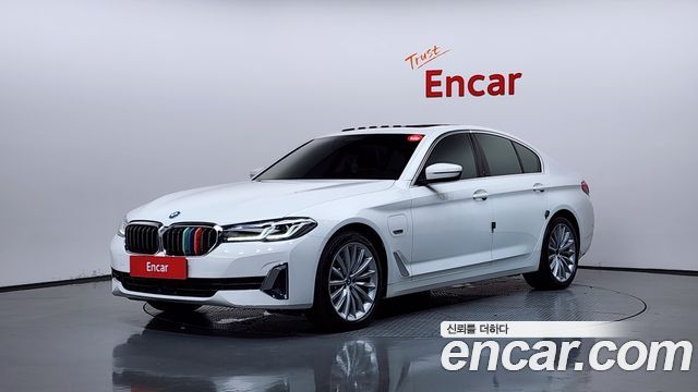 BMW 5-Series G30 530e Luxury - фото 0