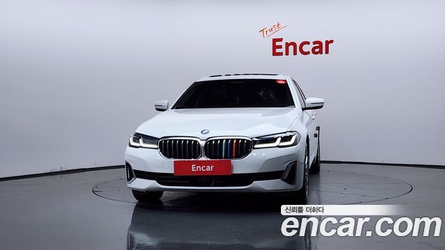 BMW 5-Series G30 530e Luxury - фото 2