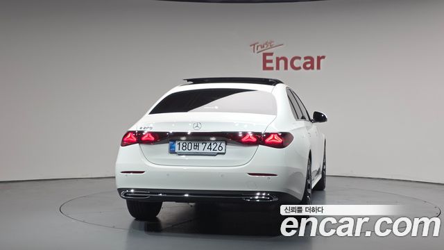 Mercedes-Benz E-Class W214 E200 Avantgarde - фото 3