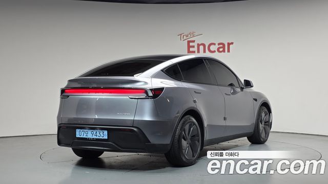 Tesla Model Y Long Range AWD - фото 0
