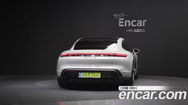 Porsche Taycan GTS - фото 3