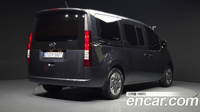 Hyundai Staria Tourer 11-Seater Modern - фото 1