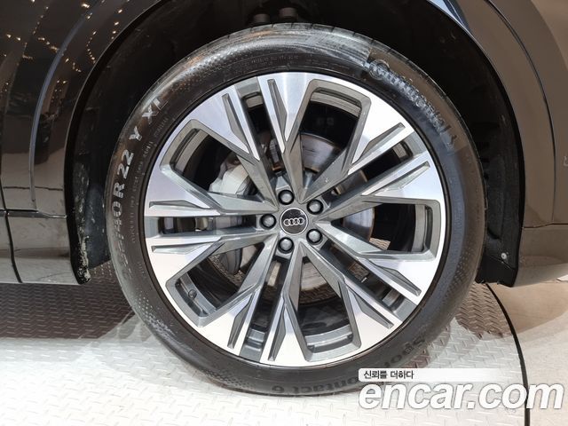 Audi Q8 50 TDI Quattro - фото 4
