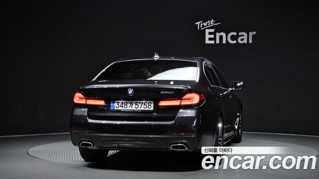 BMW 5-Series G30 520i M Sport - фото 3