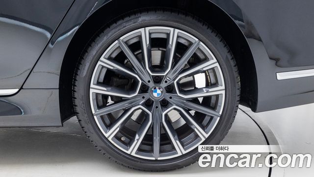 BMW 7-Series G11 740i M Sport - фото 4