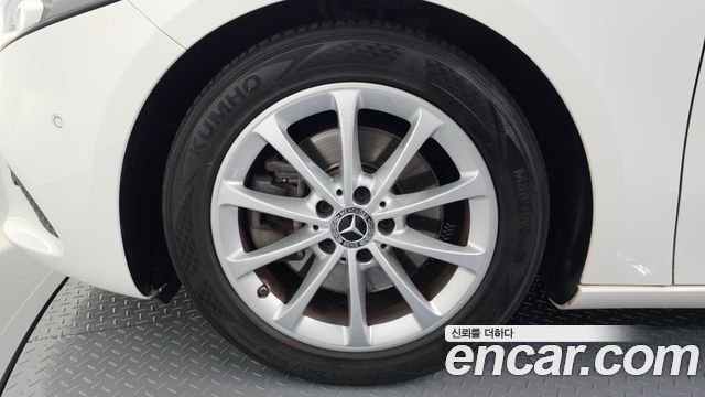 Mercedes-Benz A-Class W177 A220 Sedan - фото 4