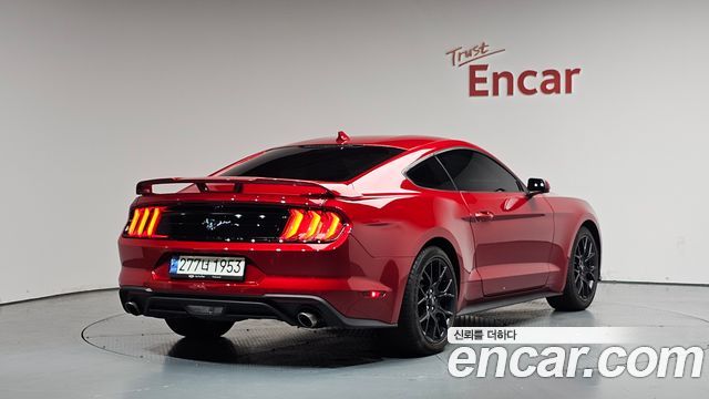 Ford Mustang Coupe - фото 1