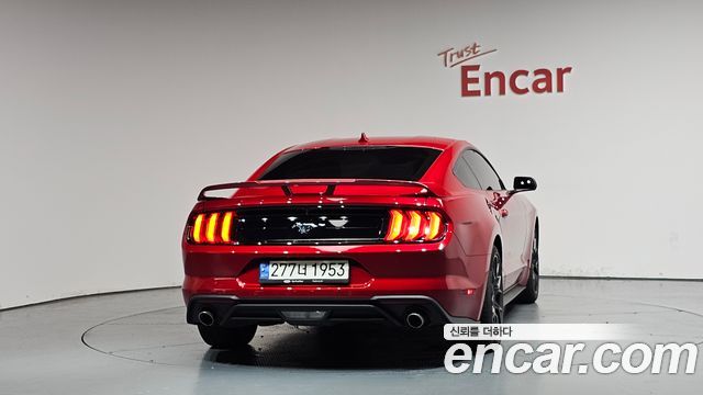 Ford Mustang Coupe - фото 3