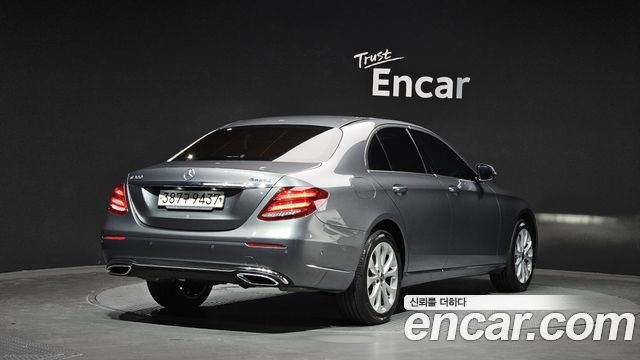 Mercedes-Benz E-Class W213 E300 4MATIC Exclusive - фото 1