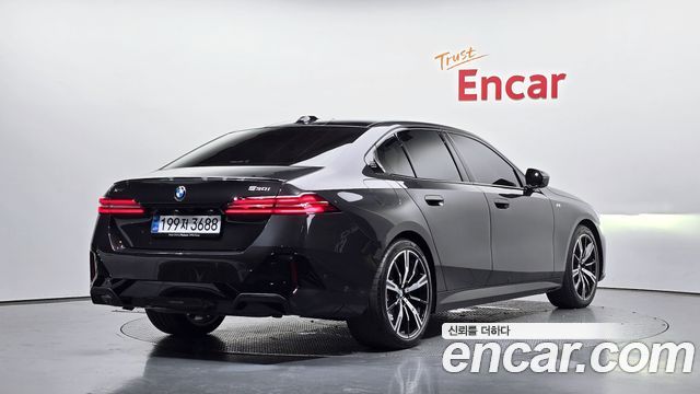 BMW 5-Series G60 530i xDrive M Sport - фото 0