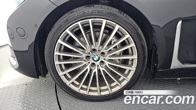 BMW 7-Series G11 740d xDrive Design Pure Excellence - фото 4