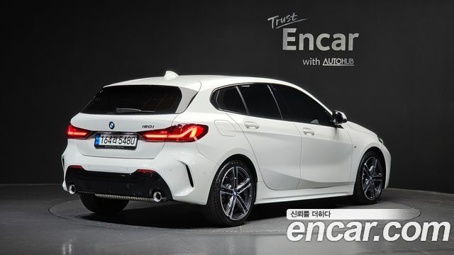 BMW 1-Series F40 120i M Sports - фото 1