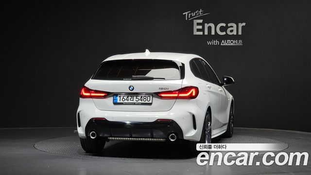 BMW 1-Series F40 120i M Sports - фото 3