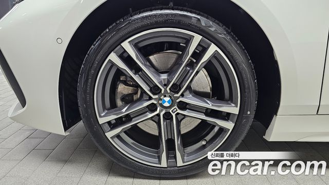 BMW 1-Series F40 120i M Sports - фото 4