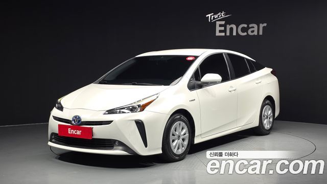 Toyota Prius 4-го поколения 1.8 - фото 0