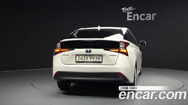 Toyota Prius 4-го поколения 1.8 - фото 3