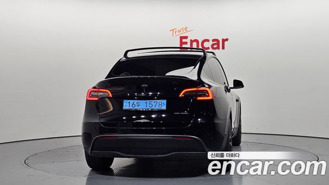 Tesla Model Y Long Range AWD - фото 2