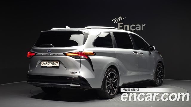 Toyota Sienna 4-го поколения 2.5 Hybrid AWD - фото 1