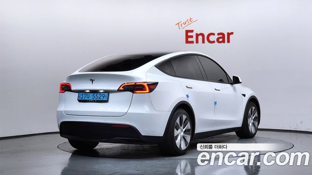 Tesla Model Y Standard Range RWD - фото 1