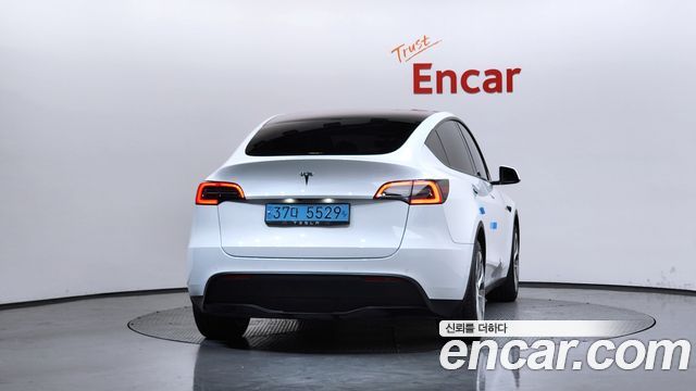Tesla Model Y Standard Range RWD - фото 3
