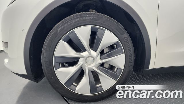 Tesla Model Y Standard Range RWD - фото 4