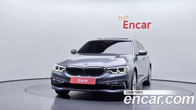BMW 5-Series G30 530i xDrive Luxury Plus - фото 2