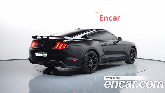 Ford Mustang Coupe - фото 1