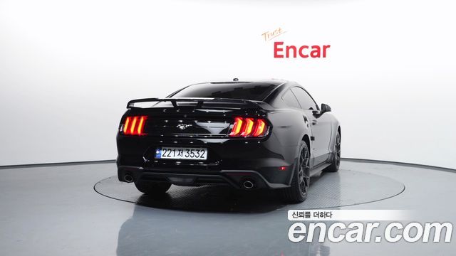Ford Mustang Coupe - фото 3