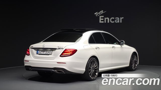 Mercedes-Benz E-Class W213 E350 4MATIC AMG Line - фото 1