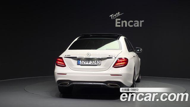 Mercedes-Benz E-Class W213 E350 4MATIC AMG Line - фото 3
