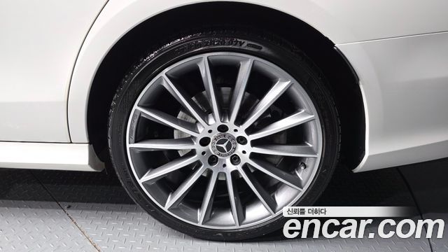 Mercedes-Benz E-Class W213 E350 4MATIC AMG Line - фото 4