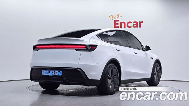 Tesla Model Y RWD - фото 1