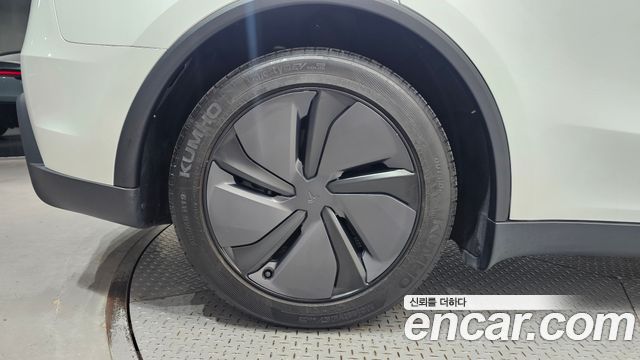 Tesla Model Y RWD - фото 4