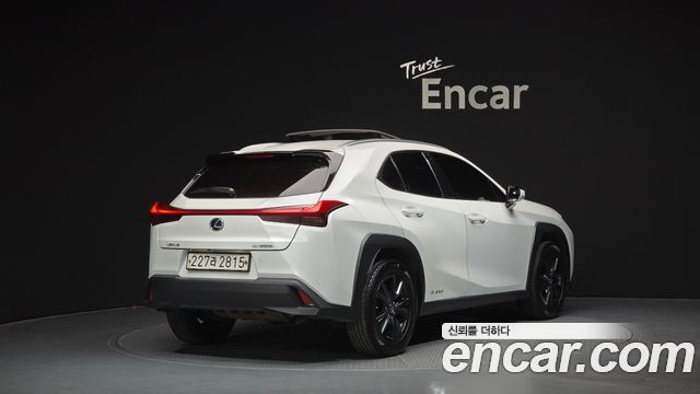 Lexus UX 2.0 2WD - фото 1