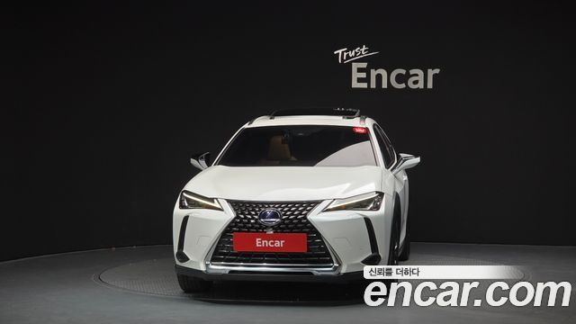 Lexus UX 2.0 2WD - фото 2