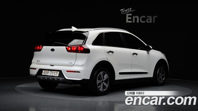 Kia Niro Luxury - фото 1