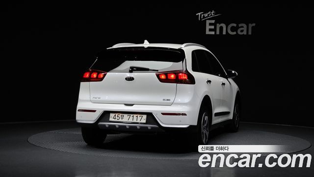 Kia Niro Luxury - фото 3