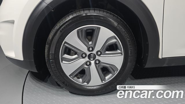 Kia Niro Luxury - фото 4