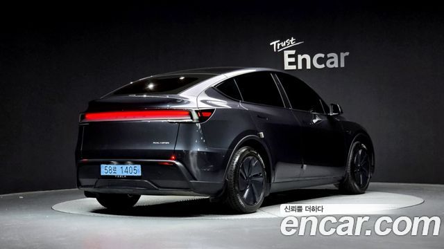 Tesla Model Y Long Range AWD - фото 1