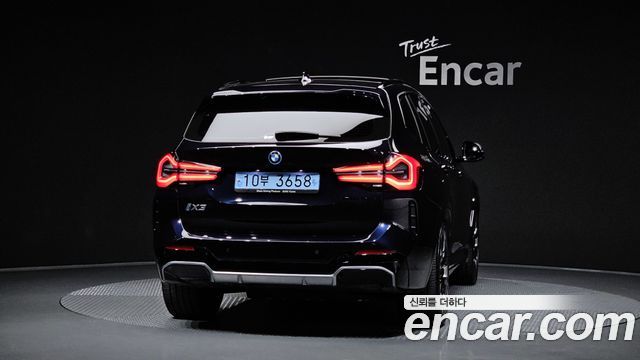 BMW iX3 M Sports - фото 3