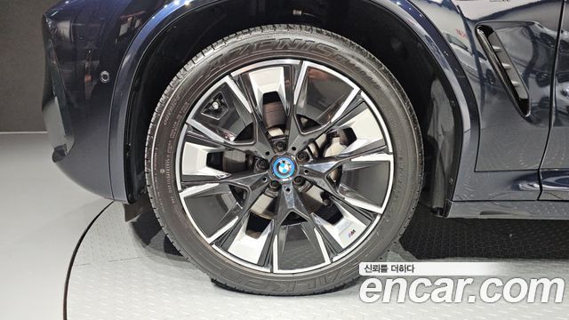 BMW iX3 M Sports - фото 4