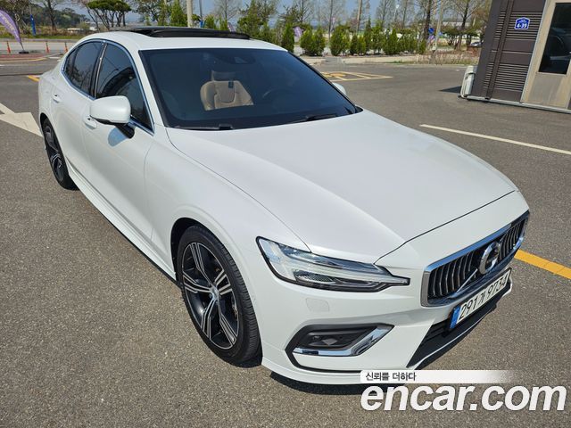 Volvo S60 3-го поколения B5 Inscription - фото 2