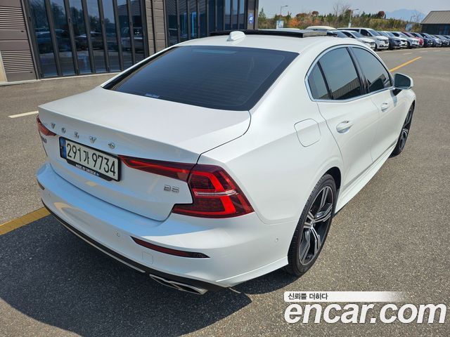 Volvo S60 3-го поколения B5 Inscription - фото 3