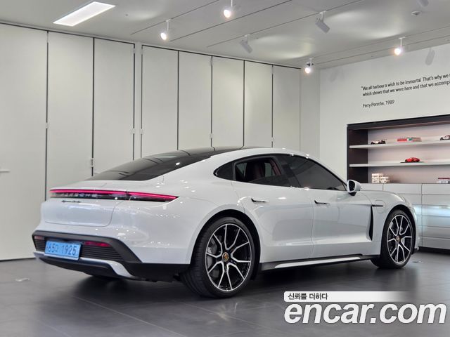 Porsche Taycan Turbo - фото 1