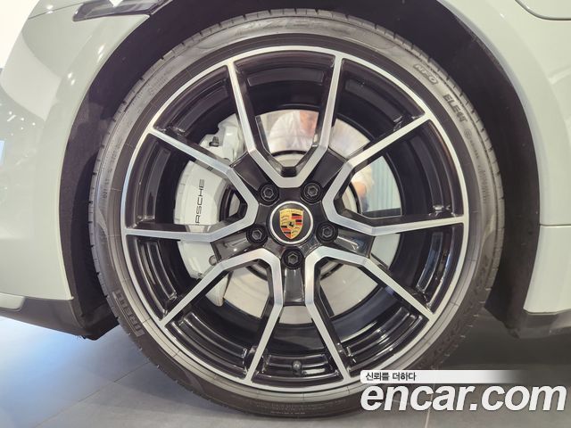 Porsche Taycan Turbo - фото 4