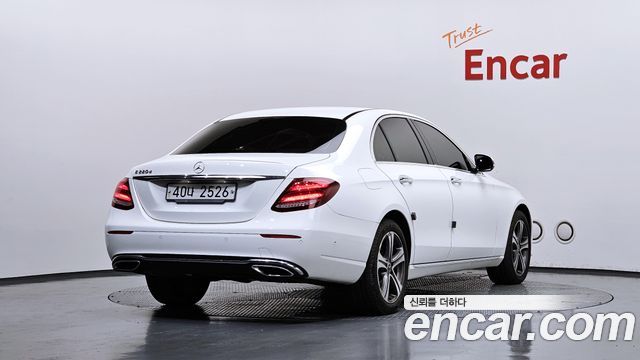 Mercedes-Benz E-Class W213 E220d Avantgarde - фото 1
