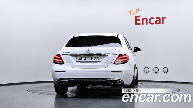 Mercedes-Benz E-Class W213 E220d Avantgarde - фото 3