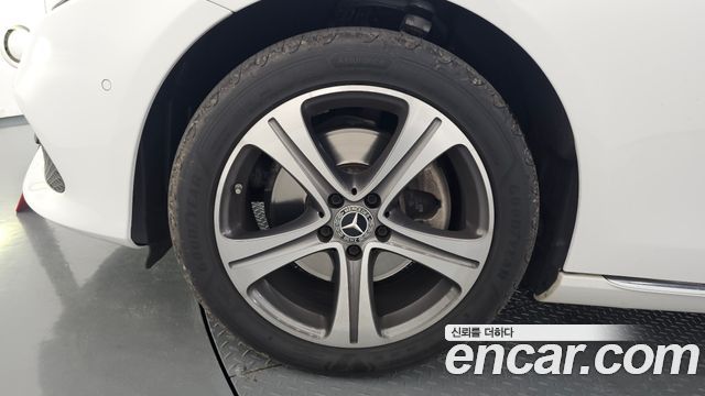 Mercedes-Benz E-Class W213 E220d Avantgarde - фото 4