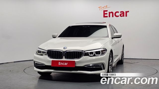 BMW 5-Series G30 520i Luxury - фото 2