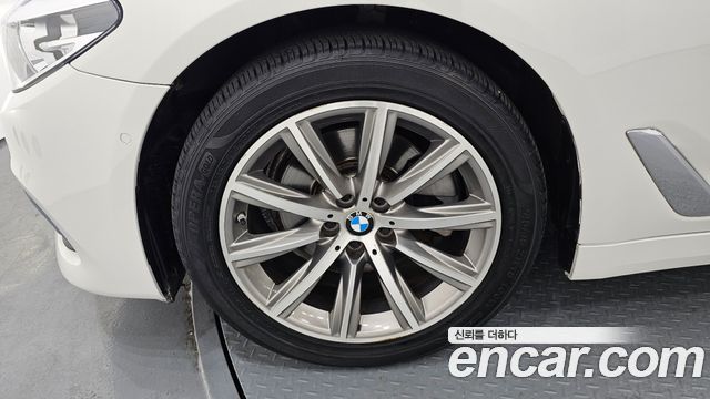 BMW 5-Series G30 520i Luxury - фото 4